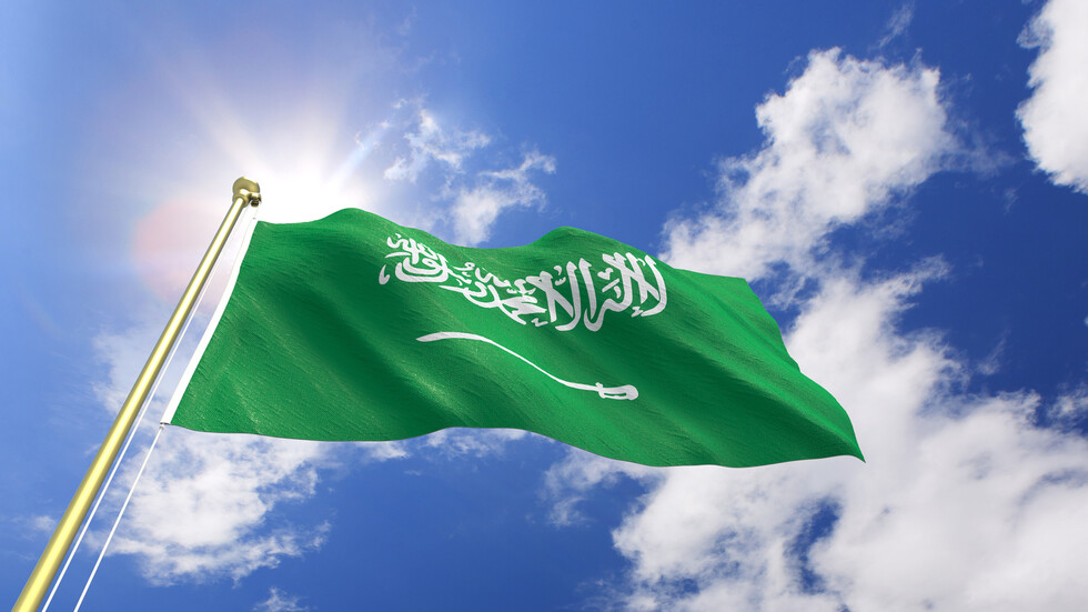 وزير الشؤون الإسلامية السعودي: زمن المتاجرين بالدين انتهى! (فيديو)