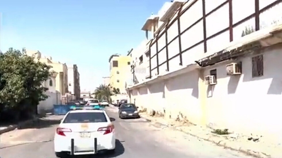 ضبط أئمة ومؤذنين يؤجرون مرافق المساجد في السعودية (فيديو)