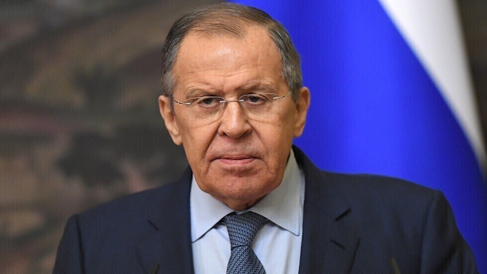 لافروف:  كلما زاد الغرب في تزويد كييف بالأسلحة بعيدة المدى زادت الحاجة لدفعها بعيدا عن أراضينا