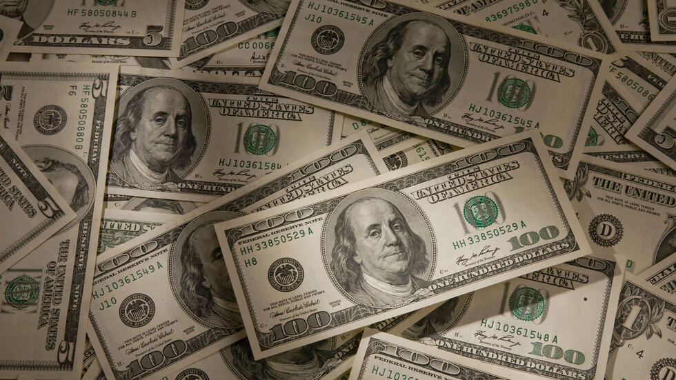 العراق يعتمد سعر صرف جديدا للدولار