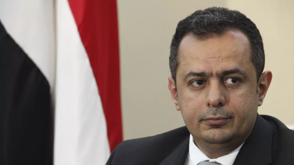 رئيس وزراء اليمن: مليار دولار تقريبا خسائر جراء هجمات الحوثيين على الموانئ النفطية