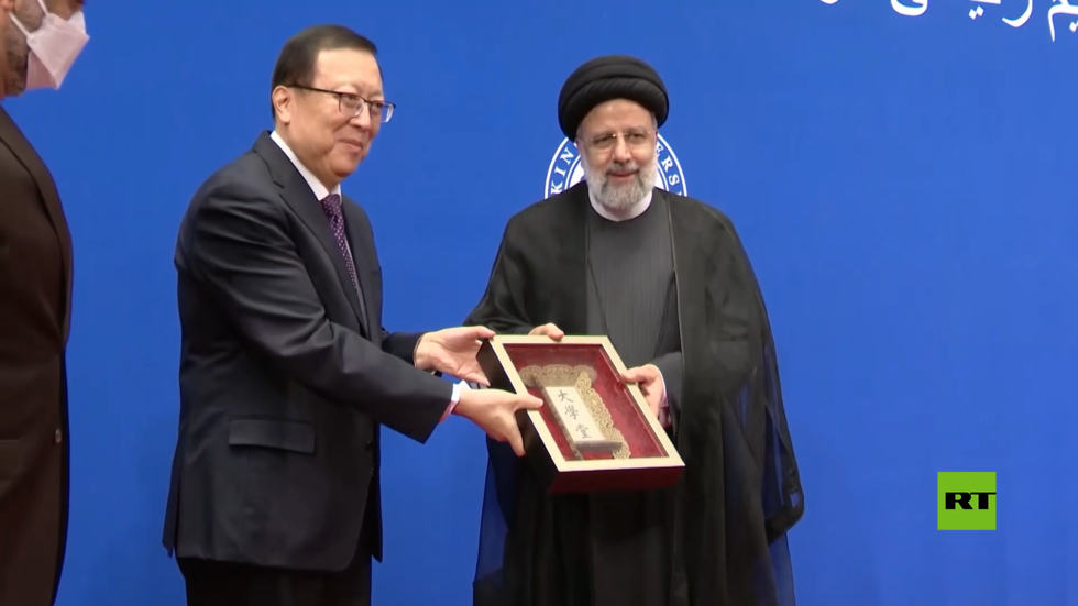 الصين تمنح الرئيس الإيراني دكتوراة فخرية