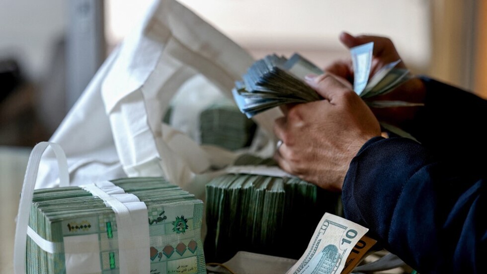 لبنان.. سعر صرف الدولار يتخطى الـ80 ألف ليرة