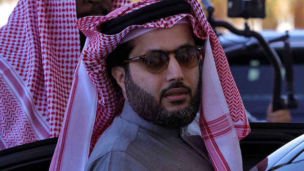 المستشار تركي آل الشيخ يعلق على فيديو لطفل سوري يتيم تمنى لقاء رونالدو