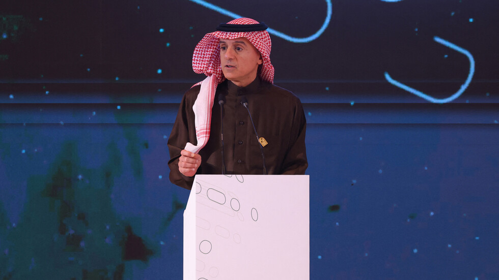 الجبير يكشف حجم المساعدات السعودية للمنظمات الدولية في 2021 (فيديو)