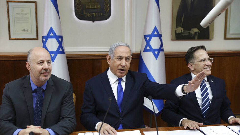 axios: اتصالات سرية بين الحكومة الإسرائيلية والسلطة الفلسطينية