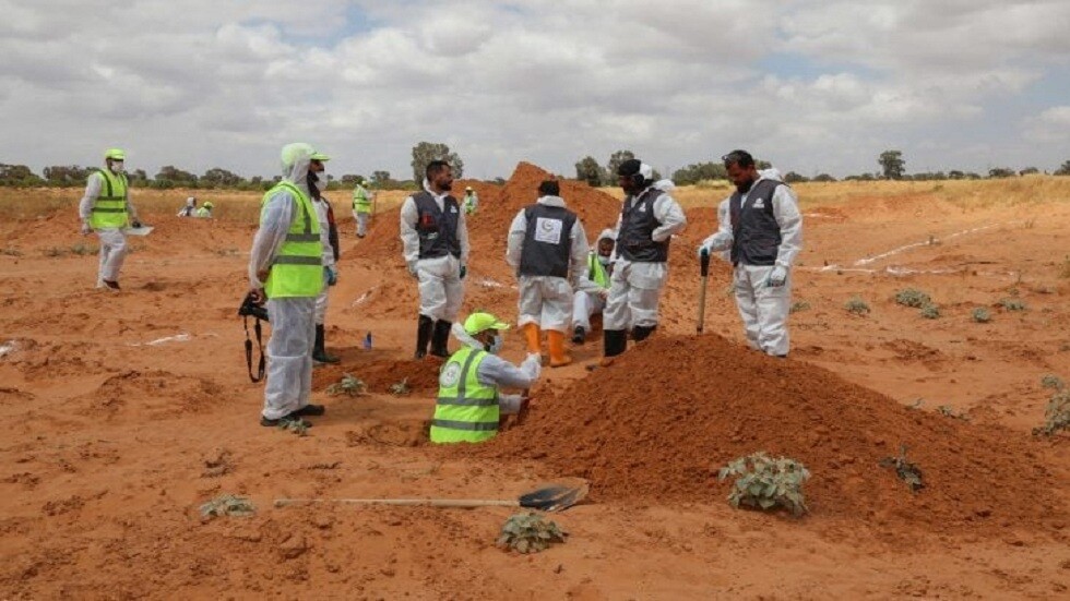 ليبيا.. انتشال جثة مجهولة الهوية من مقبرة جنوب شرق العاصمة طرابلس