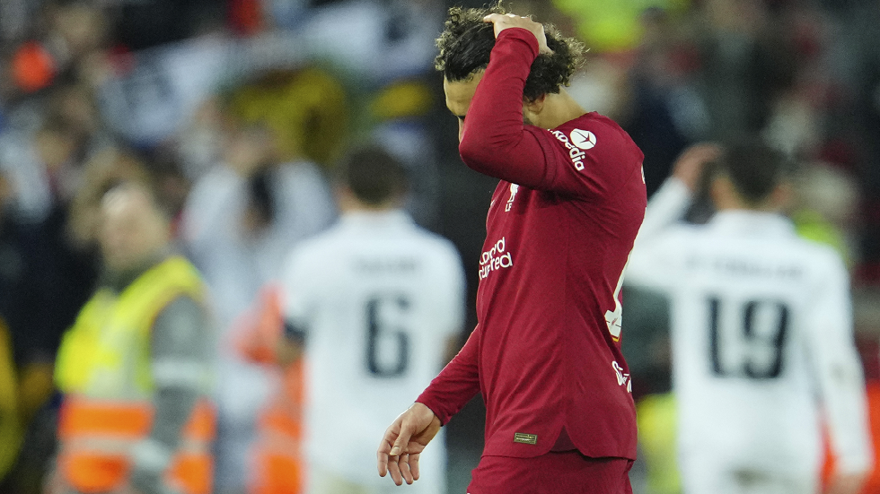 "يجب التعاقد مع لاعب ليأخذ مكانه الآن".. إنريكي يوجه انتقادات لاذعة لصلاح