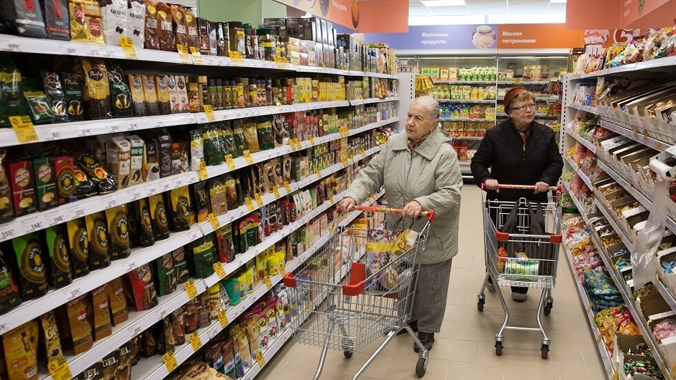 صحفي فرنسي مقيم في موسكو يتحدث عن تداعيات عقوبات الغرب على المواطن الروسي