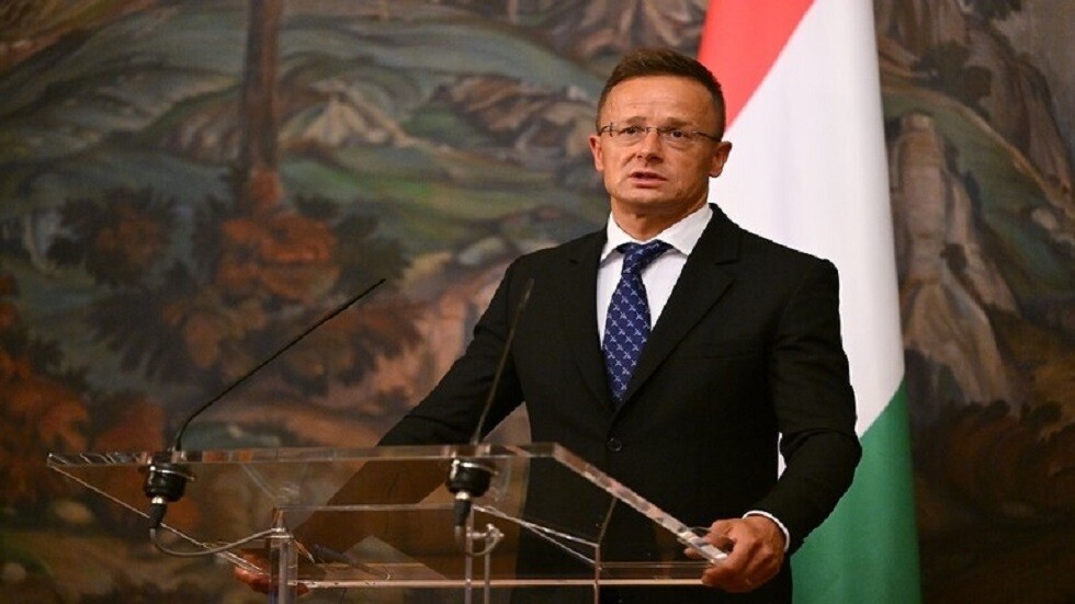 سيارتو: فرض عقوبات على روسيا وضخ الأسلحة إلى أوكرانيا لن يوقف النزاع