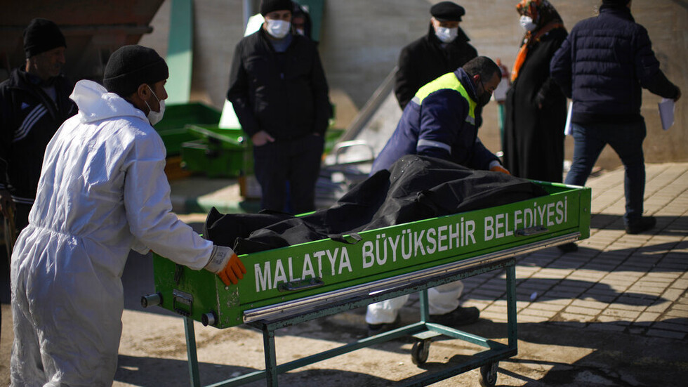 تركيا: قتيلان و140 جريحا جراء زلزال ملاطيا