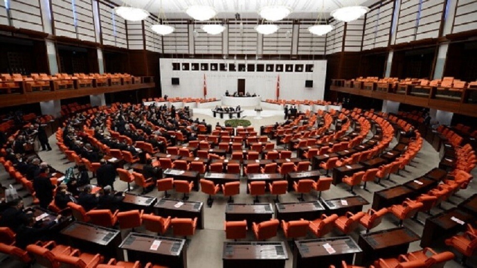 البرلمان التركي يشكل "لجنة زلازل" للتحقيق فيما وقع بكهرمان مرعش