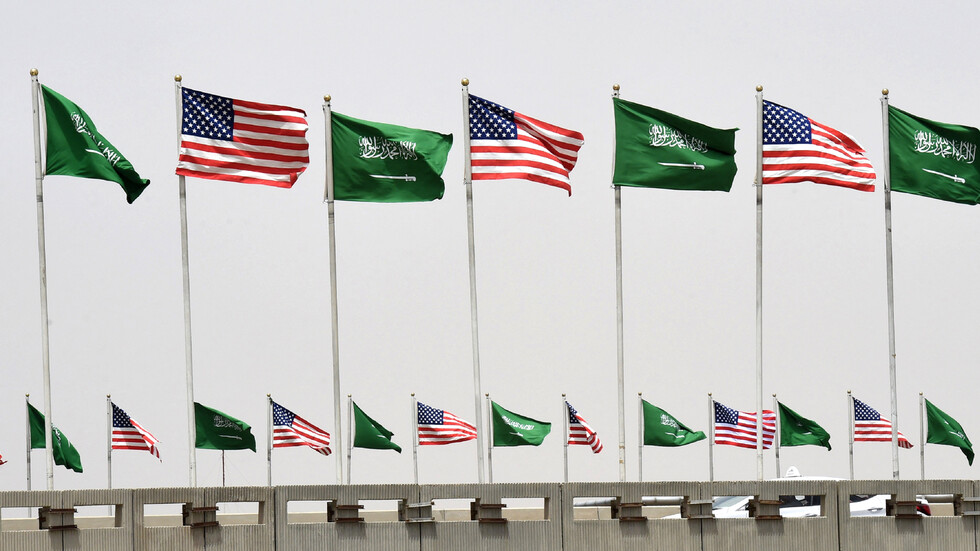 السعودية تعفي مواطني الولايات المتحدة من شرط لدخول المملكة