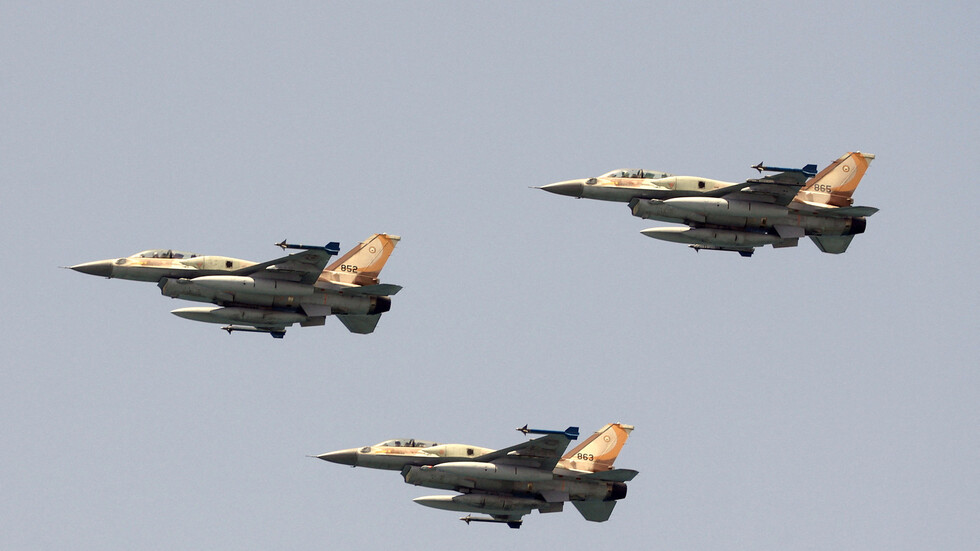 "يديعوت أحرونوت": الجيش الإسرائيلي يخشى من فقدان القدرة على تنفيذ طلعات حربية بعد احتجاج طيارين
