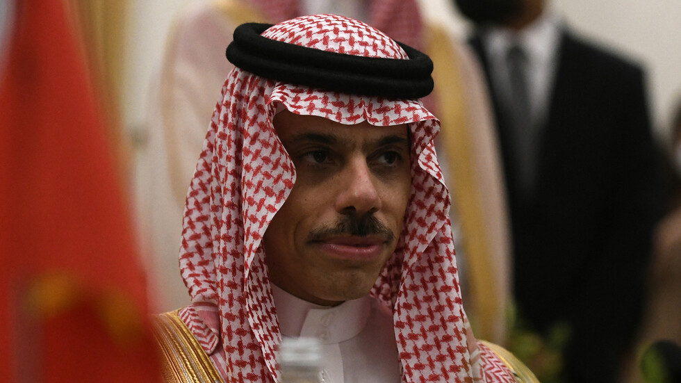 وزير الخارجية السعودي يستعرض مع نظيره البريطاني وجهات النظر حيال الأزمة الروسية - الأوكرانية