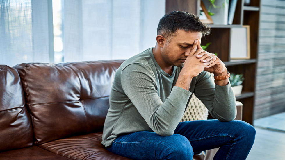 دراسة تزعم أن علاجا بـ"الضوء الأحمر" مدته 60 ثانية قد يزيد الرغبة الجنسية لدى الرجل!