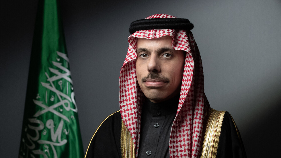 السعودية: منفتحون على الحوار مع إيران وعودة دمشق للحضن العربي لكن من المبكر الحديث عن ذلك
