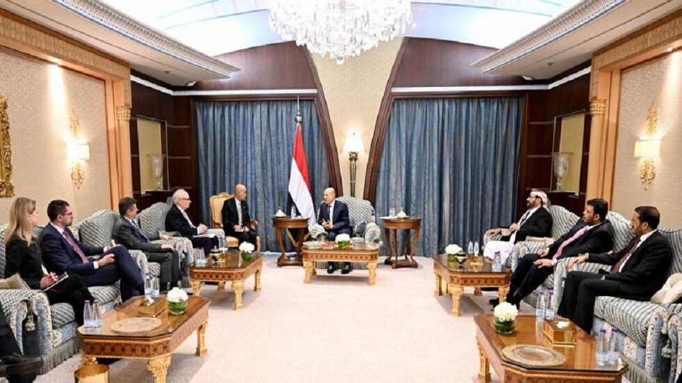 مجلس القيادة اليمني يستقبل المبعوث الأمريكي