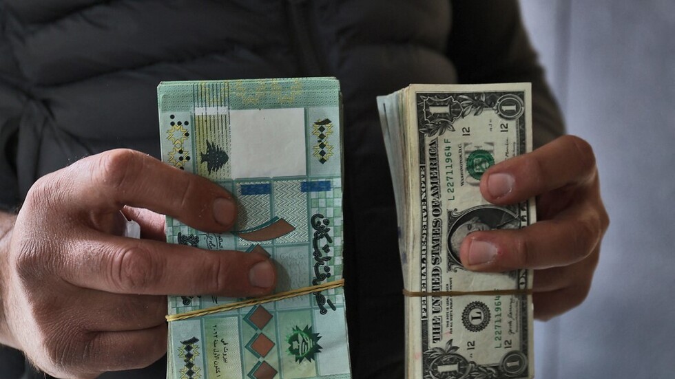 لبنان.. تحسن طفيف في سعر صرف الدولار