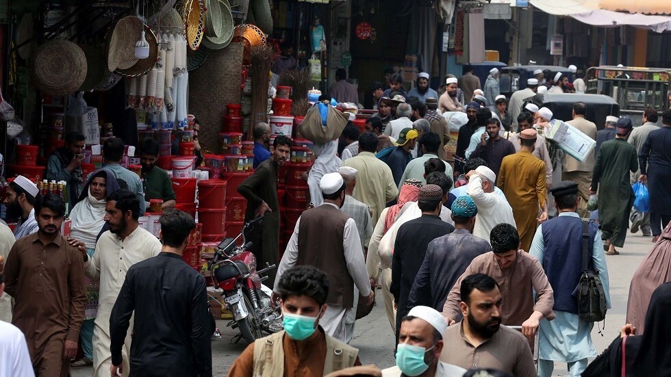 في أول أيام رمضان.. مقتل شخص وإصابة آخرين خلال تدافع للحصول على الدقيق في باكستان