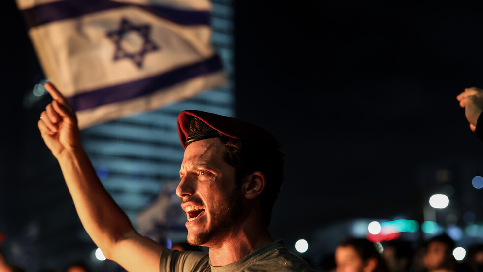 إقالة غالانت تفجر الشارع.. الإسرائيليون يصعدون بوجه نتنياهو!