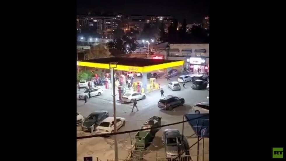 مؤيدون لنتنياهو يعتدون على سائق عربي (فيديو)