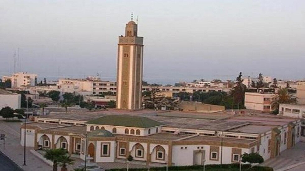 المغرب.. مؤذن يرفع الأذان من منزله بدل المسجد