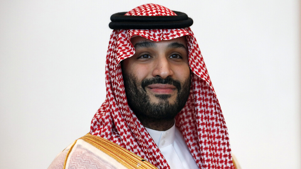 ولي العهد السعودي يطمح للريادة بمجال البتروكيماويات.. رئيس "أرامكو" ووزيران يكشفون التفاصيل -فيديو