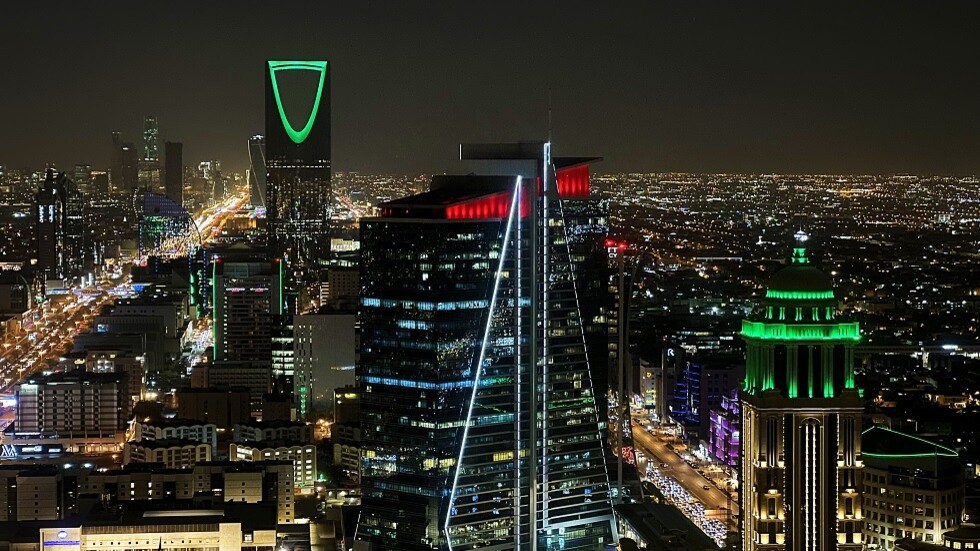 أستاذ علوم سياسية لـRT: اتساع التباين بين واشنطن والرياض يؤكد أن بوصلة الخليج تتجه شرقا