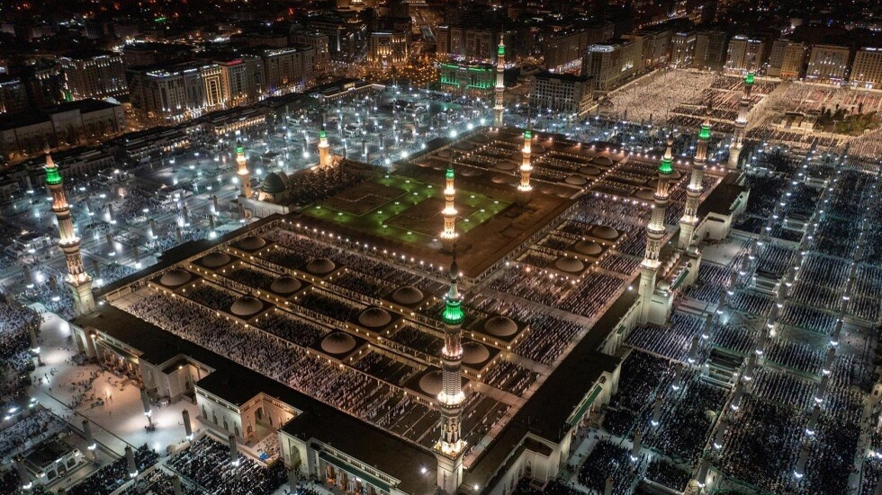 مظلات المسجد النبوي تبهر الزوار بجمالها (صور + فيديو)