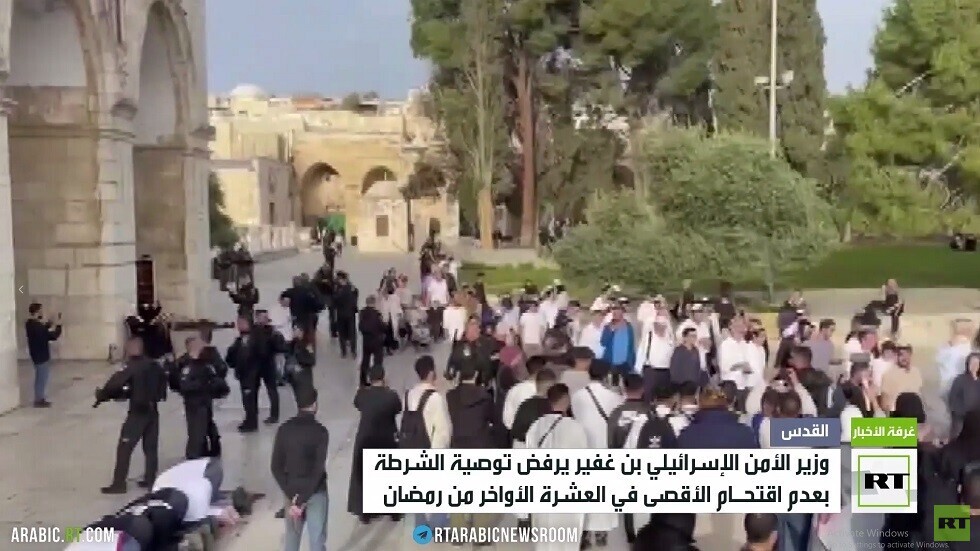 مستوطنون يقتحمون الأقصى بحماية القوات الإسرائيلية