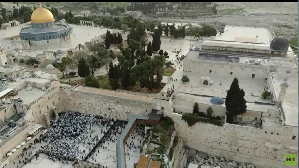 مراسلتنا: أكثر من 1400 مستوطن يقتحمون الأقصى بحماية الشرطة
