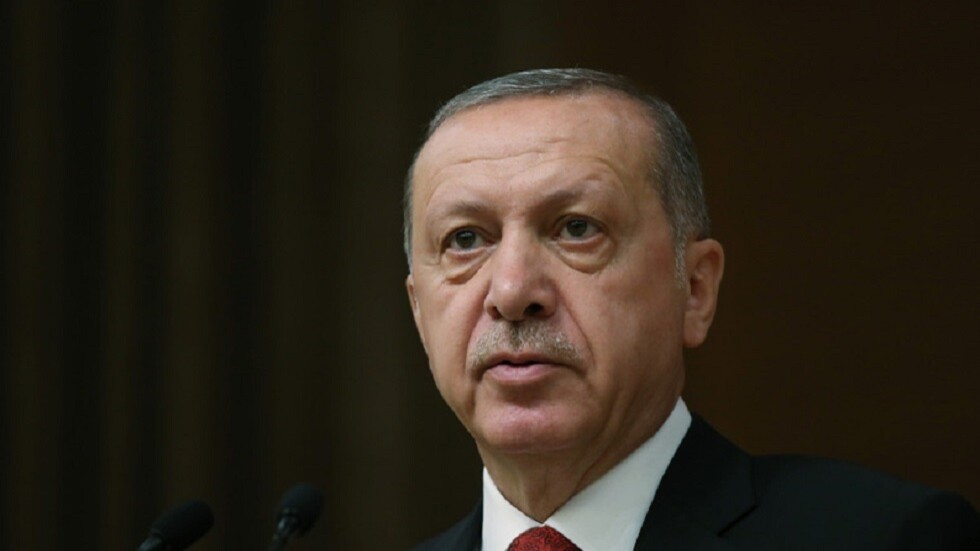 موكب يحرس أردوغان خلال شراء فطيرة رمضانية (فيديو)