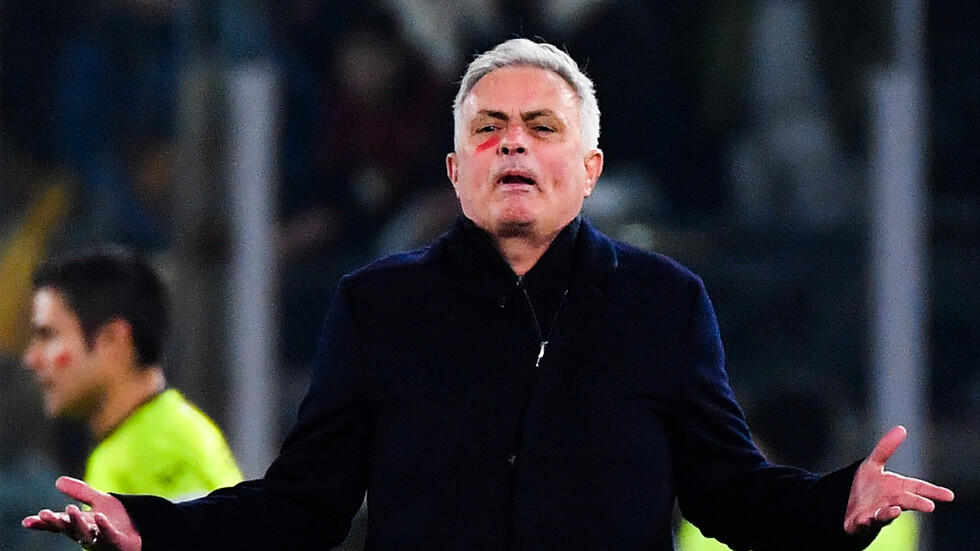 مورينيو يحسم أمر عرض النصر السعودي