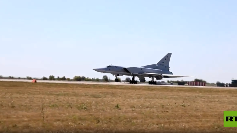 قاذفات "Tu-22M3" تنفذ تدريبات فوق بحري أوخوتسك واليابان في إطار اختبار الجاهزية القتالية