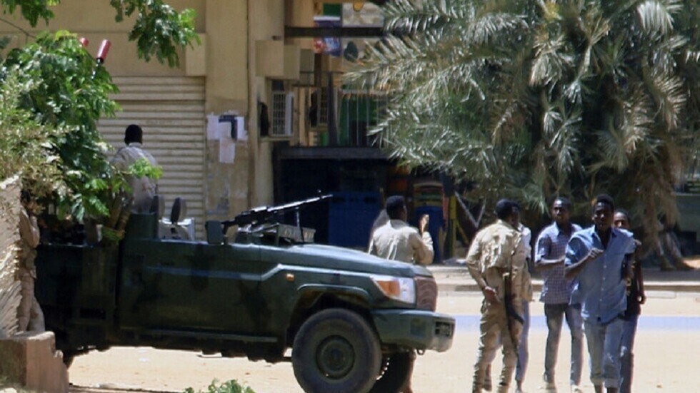 السودان.. قوات الدعم السريع تعلن تسليم 27 عسكريا مصريا إلى الصليب الأحمر