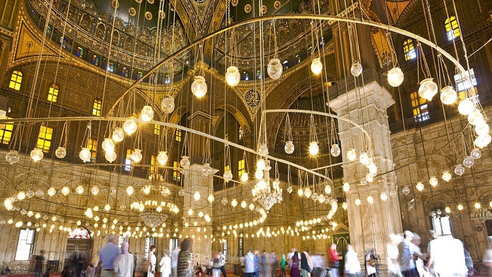 دار الإفتاء المصرية تحسم الجدل حول الاستغناء بصلاة العيد عن صلاة الجمعة