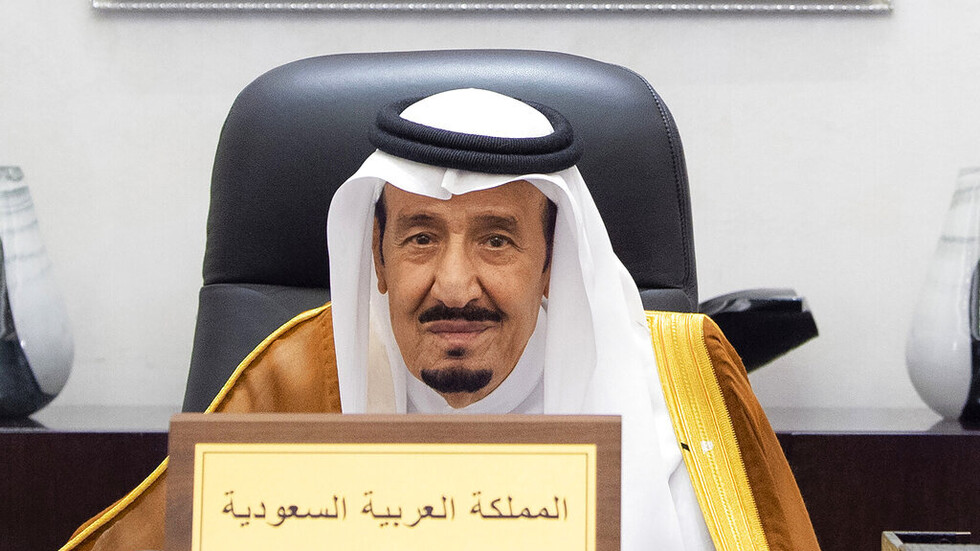 الملك سلمان يغرد مهنئا بعيد الفطر