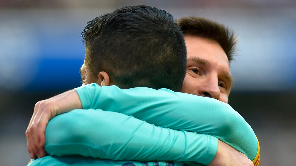سواريز يثير جنون عشاق برشلونة بصورة لميسي