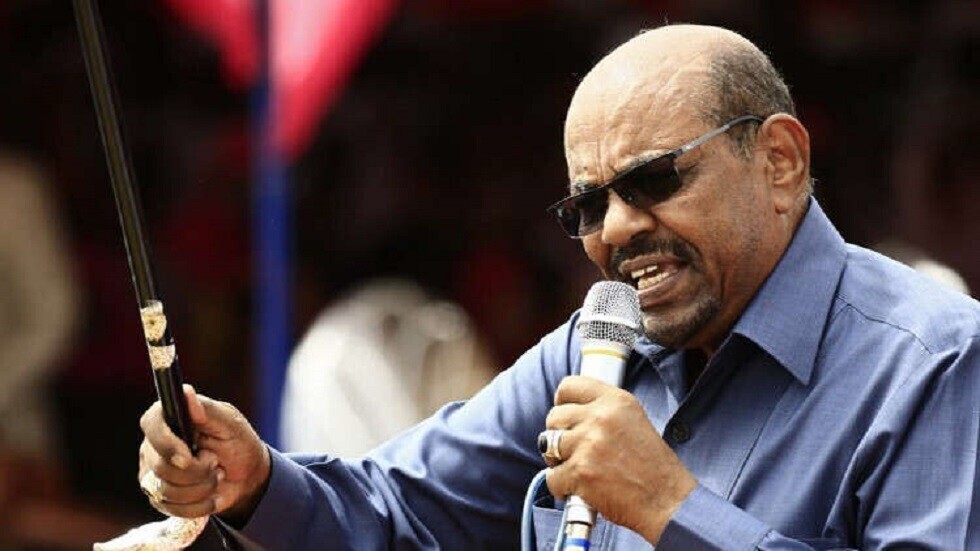 السودان.. مسؤول سابق في نظام البشير يكشف في تسجيل صوتي تفاصيل مغادرته سجن كوبر مع آخرين