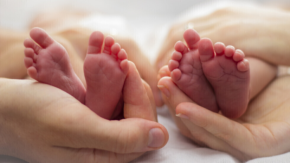 ولادة أول أطفال من حمل ناتج عن مساعدة 