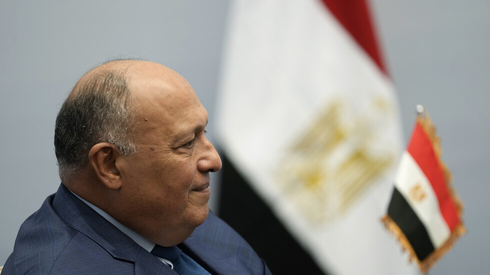 وزير الخارجية المصري يتلقى اتصالا هاتفيا من نظيره البريطاني للتشاور بشأن التطورات في السودان