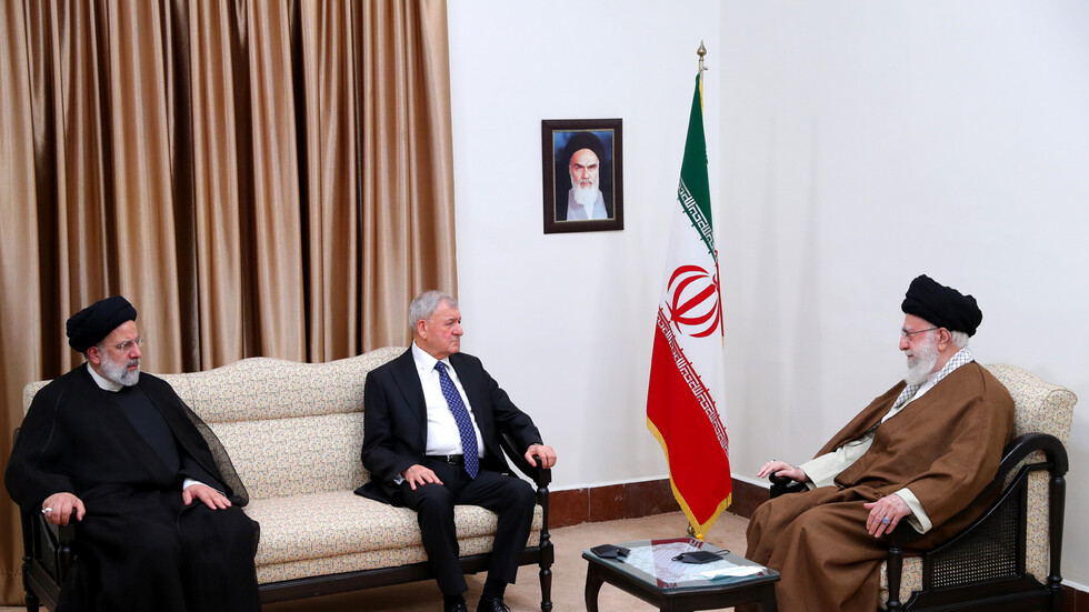 خامنئي خلال استقبال عبد اللطيف رشيد: وجود حتى أمريكي واحد في العراق يعتبر كثيرا