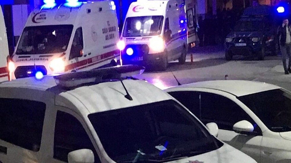تركيا.. مقتل خمسة أشخاص في تبادل لإطلاق النار بمقهى في مدينة إزمير