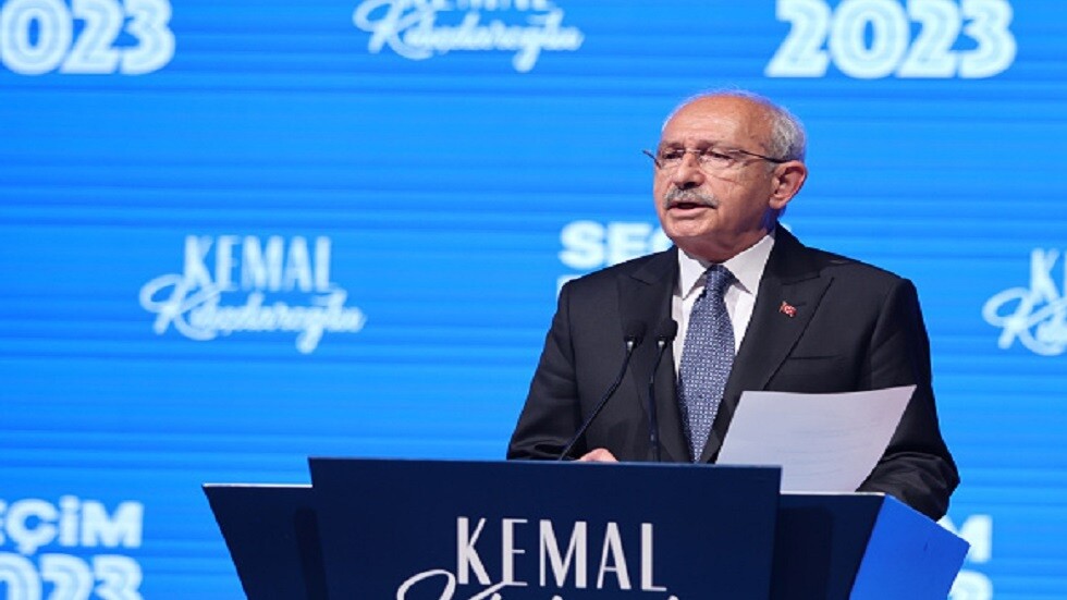 أوغلو ردا على خطاب أردوغان: ليس من حق أحد ادعاء الفوز وسنقبل بجولة الإعادة