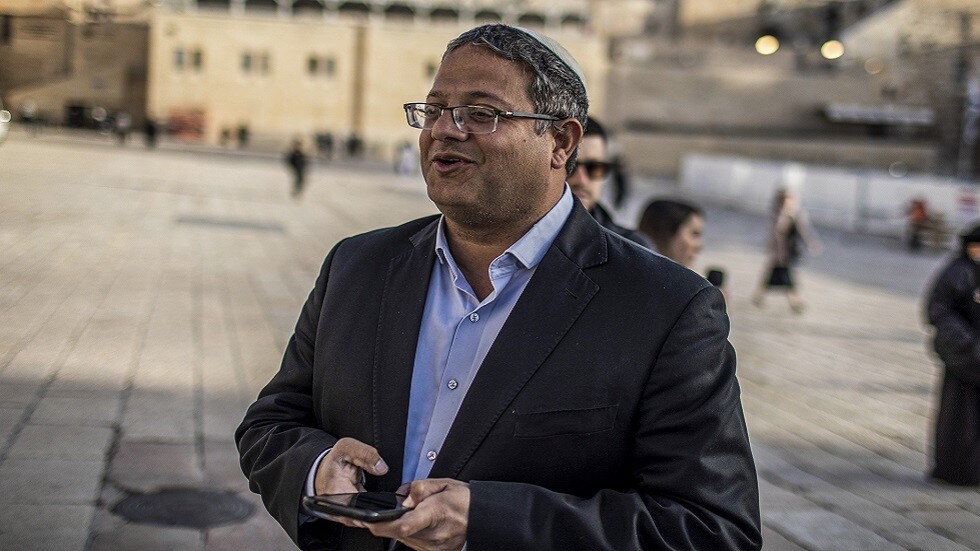 "نحن أصحاب البيت هنا في القدس".. بن غفير يقتحم المسجد الأقصى (فيديو)