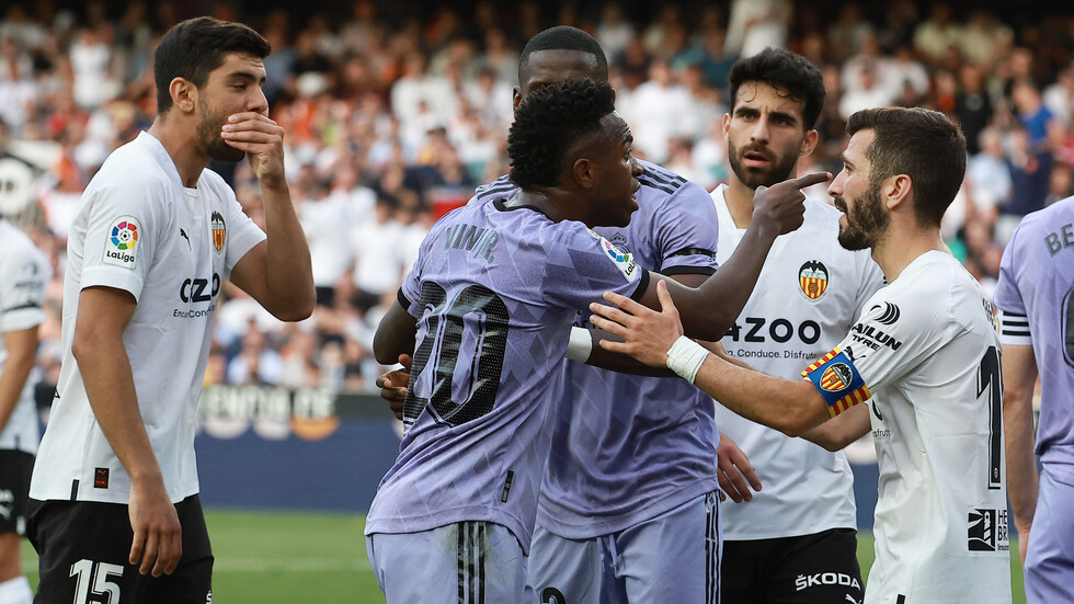 تظاهرة داعمة لنجم ريال مدريد أمام قنصلية إسبانيا في ساو باولو