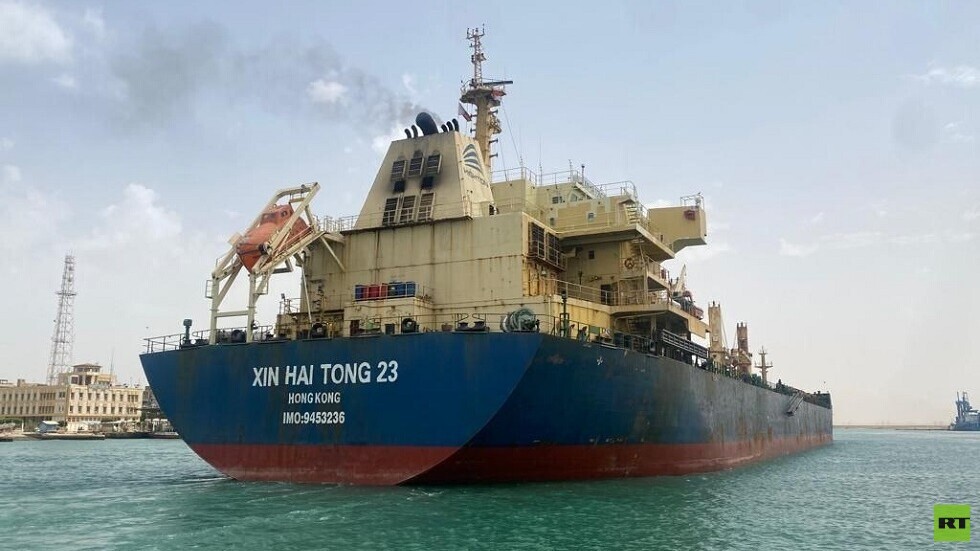 استئناف عبور سفينة البضائع "XIN HAI TONG 23" في قناة السويس بعد إتمام إصلاحها