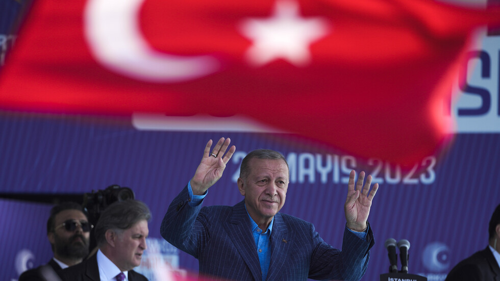 عمدة اسطنبول المعارض لأردوغان يعلق على فوز الرئيس التركي بانتخابات الرئاسة