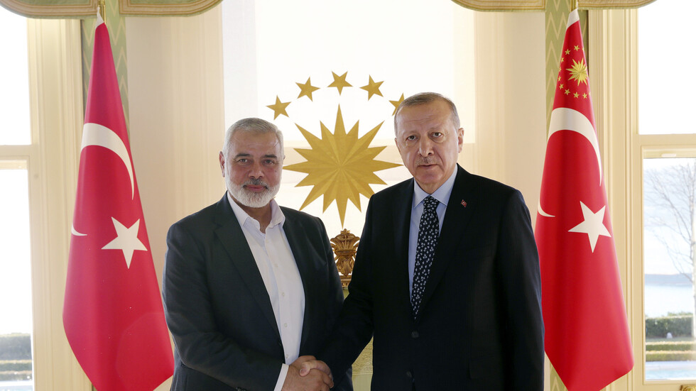 هنية يجري اتصالا هاتفيا بالرئيس أردوغان